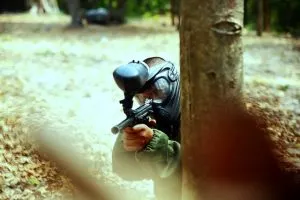 how to shoot a paintball gun